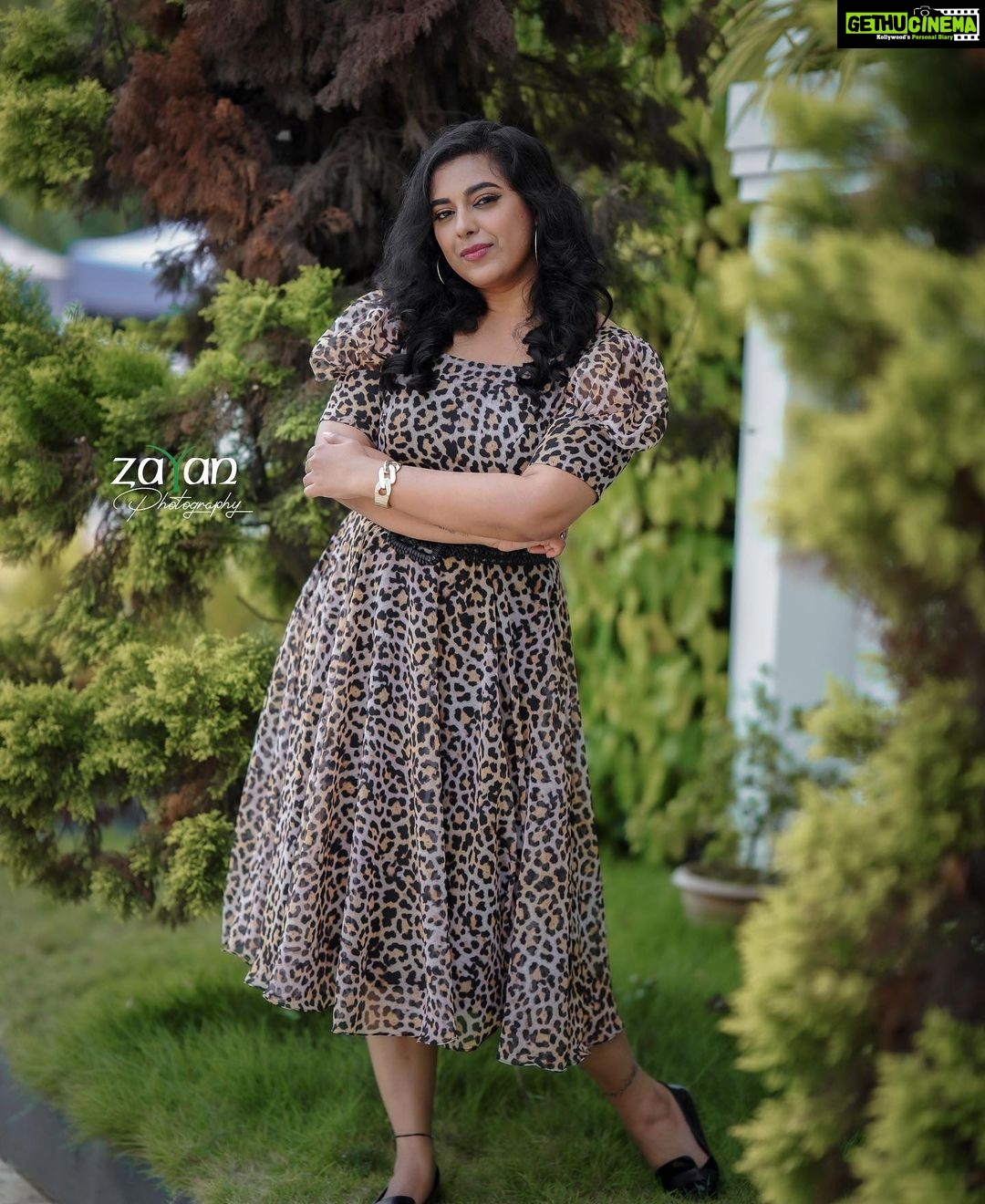 Jewel Mary Instagram - Appo paranje enthokkaya vishesham 🤓 Costume by @aatmabyamitha Styled by @sabarinathk_ MUA @brandy_makeup_artist