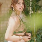 Jiya Shankar Instagram - Anjaane hi tere naino ne, vaade kiye kai saare hain 🤍 Wearing @archanajaju.in @elevate_promotions Jewellery @palmonas_official Clicked by @akshayphotoartist Location @demybombay
