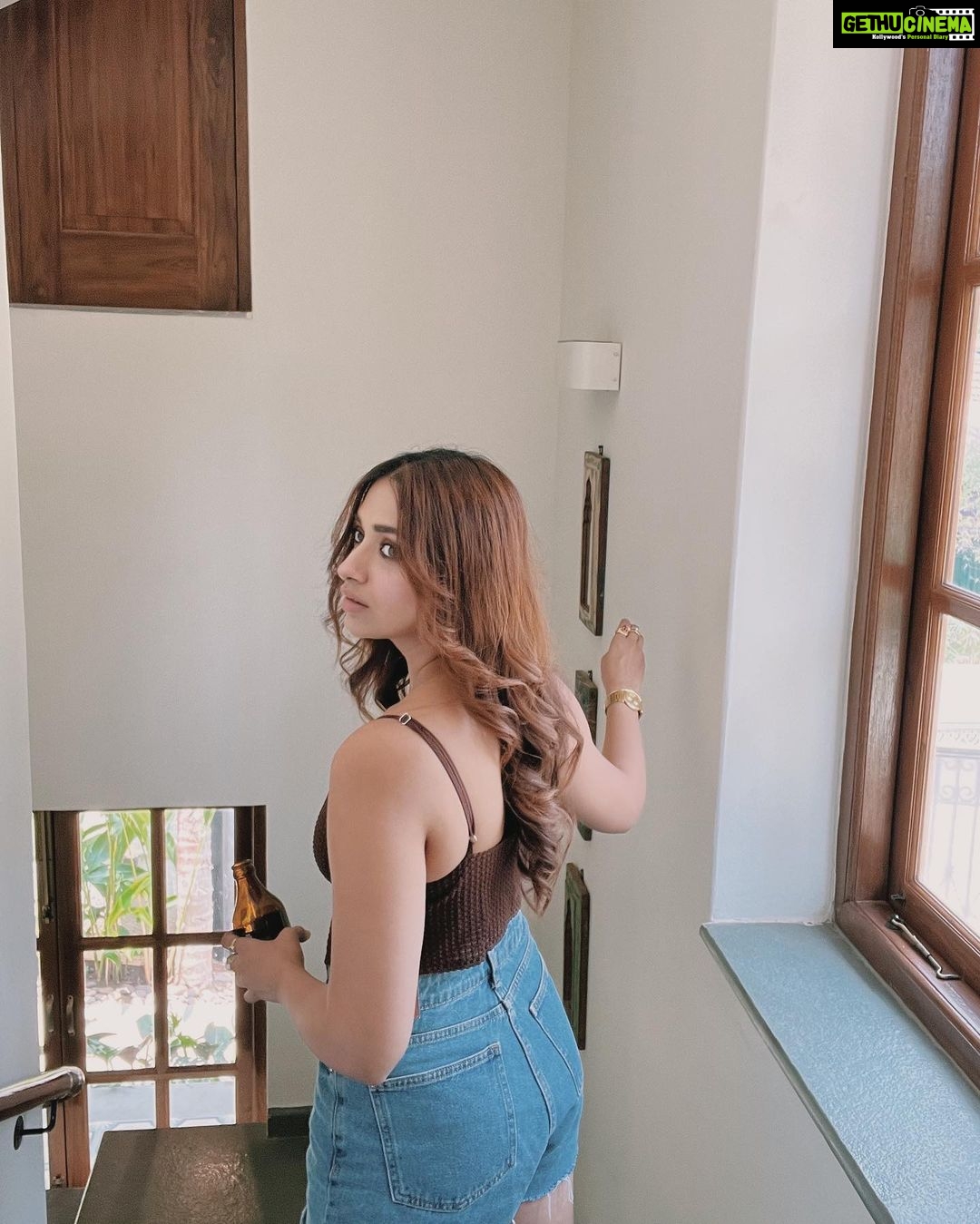 Jiya Shankar Instagram - When you hear your parents make a plan to go out but then they cancel 🤷🏻♀️🤦🏻♀️ #NotHomeAlone