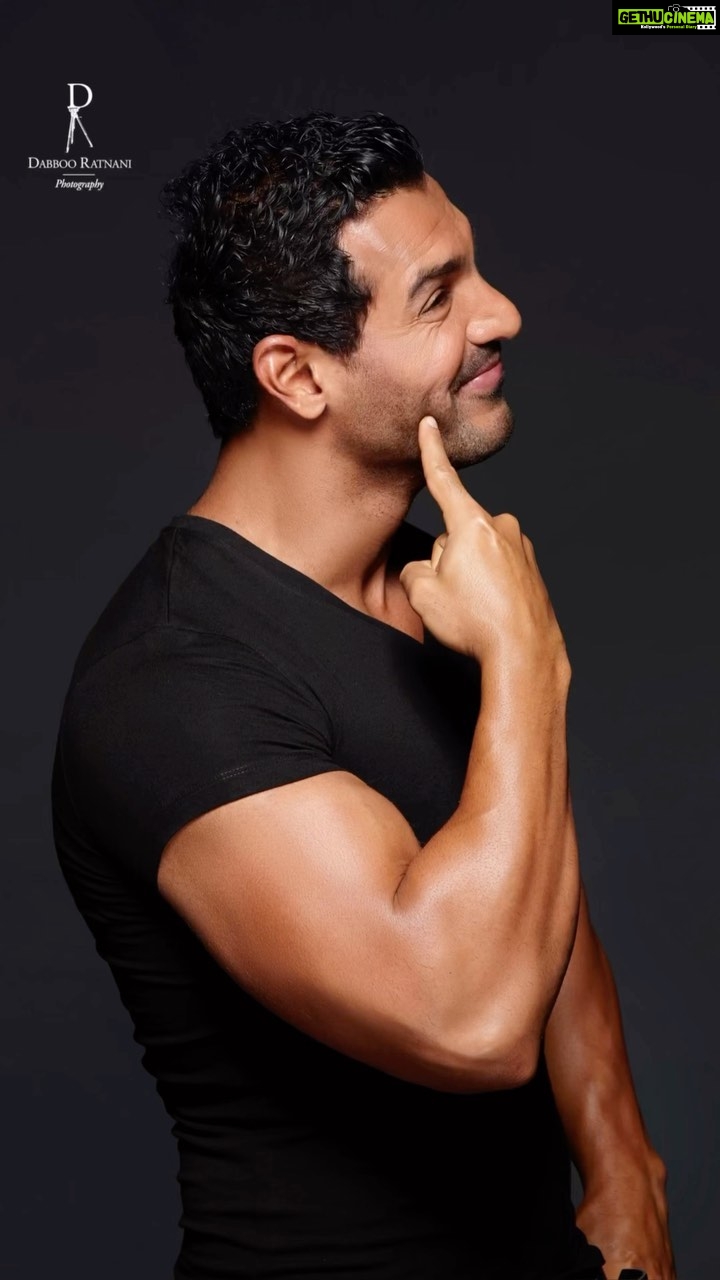 John Abraham Instagram - #btswithdabboo With Marvellous John @thejohnabraham ππππ€©πͺπΌππβΊοΈπβπ» Photography πΈ @dabbooratnani Video Shot by @manishadratnani Video Edit by @myrahratnani @kiararatnani #dabbooreels #dabbooratnani #dabbooratnaniphotography #dabbooratnanicalendar #johnabraham 13.04.2023 Dabboo Ratnani Photography