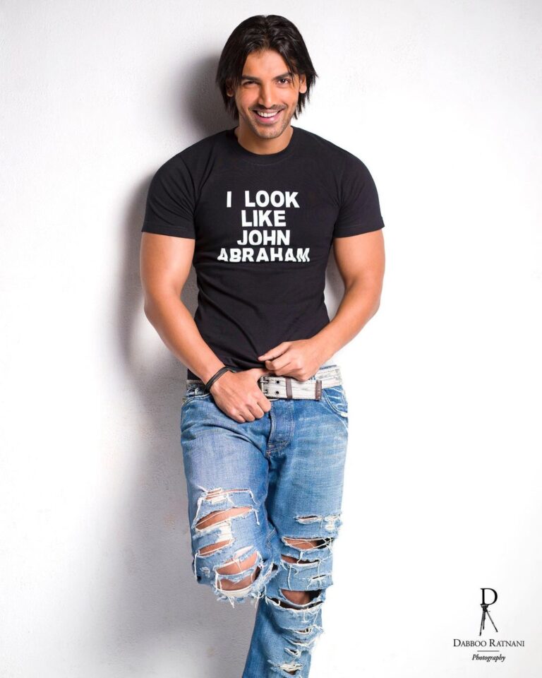 John Abraham Instagram - 🫶🏻💯 Here’s to the ‘Original’. A shot we did 18 years back @thejohnabraham ❤️ Photography 📸 @dabbooratnani Assisted By @manishadratnani Post Production @dabbooratnanistudio #dabbooratnani #johnabraham #dabbooratnaniphotography #dabbooratnanicalendar Dabboo Ratnani Photography