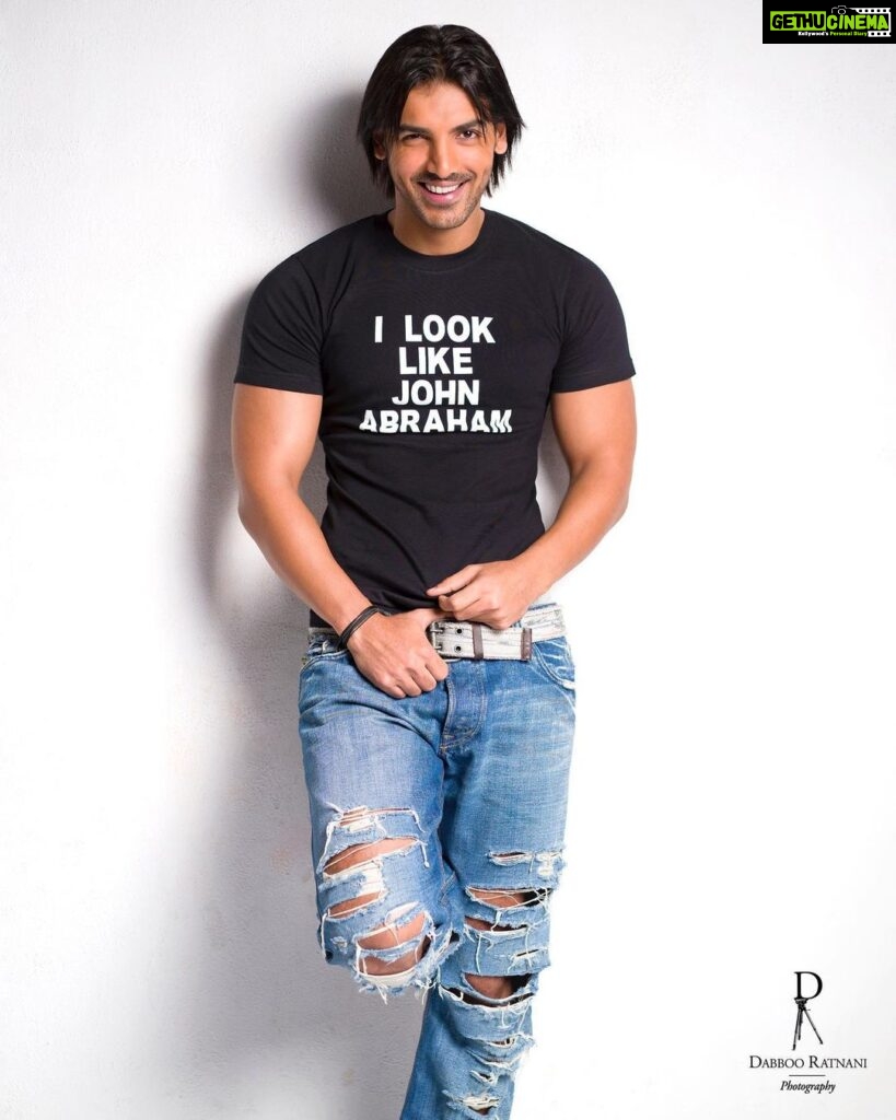 John Abraham Instagram - 🫶🏻💯 Here’s to the ‘Original’. A shot we did 18 years back @thejohnabraham ❤️ Photography 📸 @dabbooratnani Assisted By @manishadratnani Post Production @dabbooratnanistudio #dabbooratnani #johnabraham #dabbooratnaniphotography #dabbooratnanicalendar Dabboo Ratnani Photography