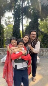 Juhi Parmar Instagram - While we are singing to each other,the lyrics are truly meant for all of us. Isn’t this the gust of life. Haar ke baad hi jeet hai!!
And our show’s victory totally goes to our viewers who have supported us so much, showered us with so much love….Thank you for making Yeh Meri Family such a hit, wouldn’t have happened without you guys!!!!
#yehmerifamily #yehmerifamilyonamazonminitv #family #love #familygoals #familytime #familylife #thankyou #reels #reel #reelsinstagram 
@hetalgada19 @rajeshkumar.official @anngadraaj @veenamehta305 @amazonminitv @theviralfever @sunshineproductionsofficial @sudhirpix @cma.sees @vipulmayankroy @koshyvijay @arunabhkumar @kurundkarmandar