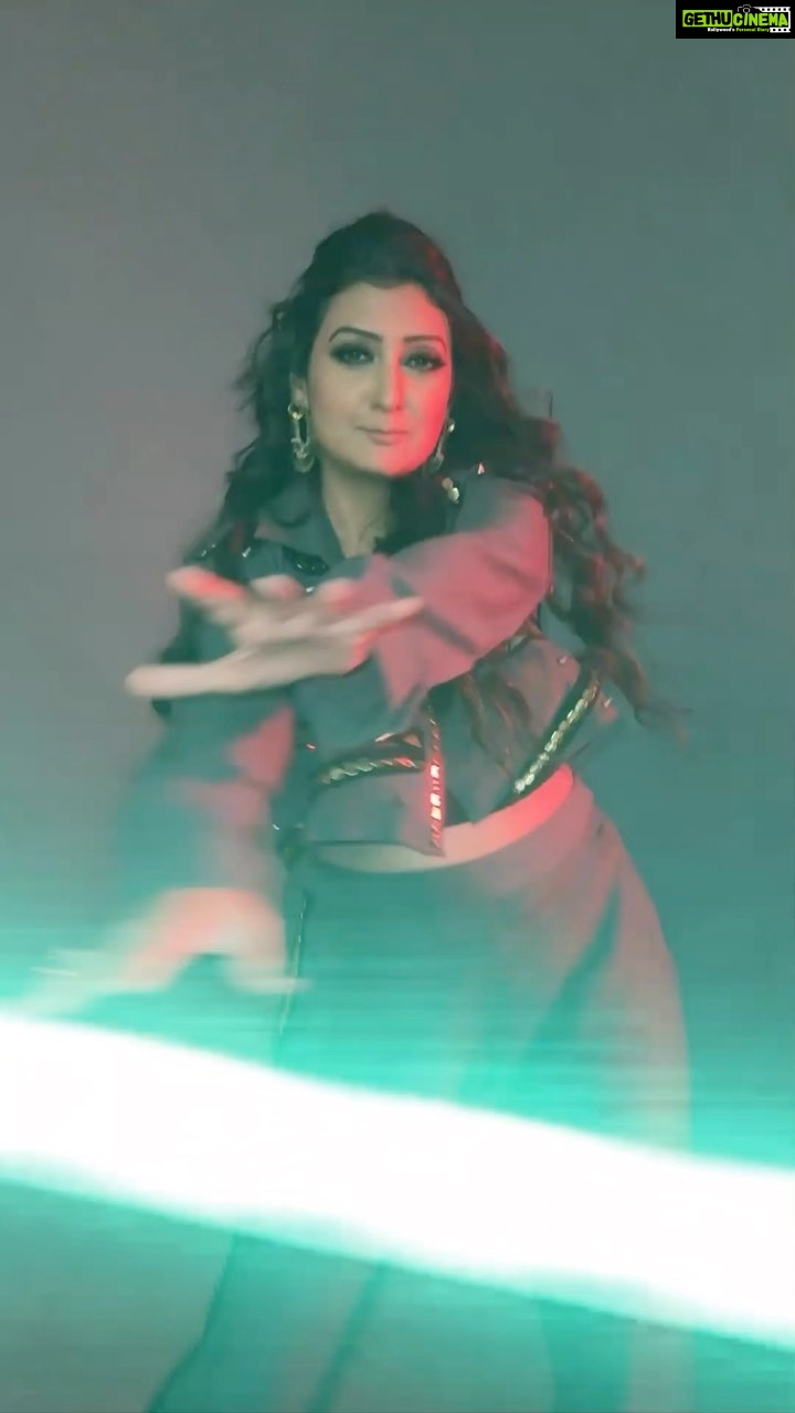 Juhi Parmar Instagram - A new me, the same passion, greater towards bigger dreams! #passion #dance #new #upwards #intense #reel #reels #reelsinstagram #reelitfeelit Outfit @Vyoum_official Earring @Vyoum _official Stylist @Deeti.Mehta Assistant @Snehatiwari05 PR & Management Agency: @brandnbuzz