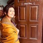 Juhi Parmar Instagram - Welcome to a new story, a new world and a new flavour of entertainment. I am back on screen and this time the platform is new, it’s a new avatar but the butterflies in my stomach are the same, dancing just like before any new release. Can’t wait to entertain all of you again and this time as Neerja. Meet her on 19th May @amazonminitv in the new season of Yeh Meri Family #ott #yehmerifamily #new #entertainment #excited