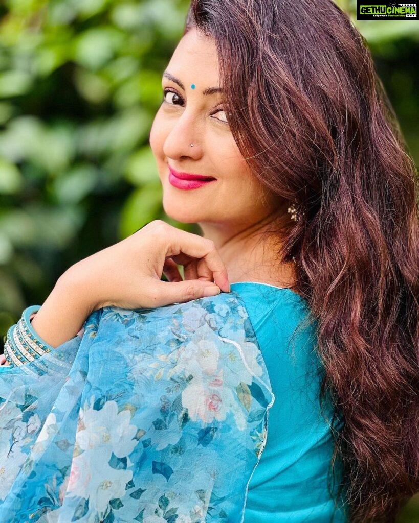 Juhi Parmar Instagram - Eyes and the unspoken words….. #smile #eyestalk #beauty