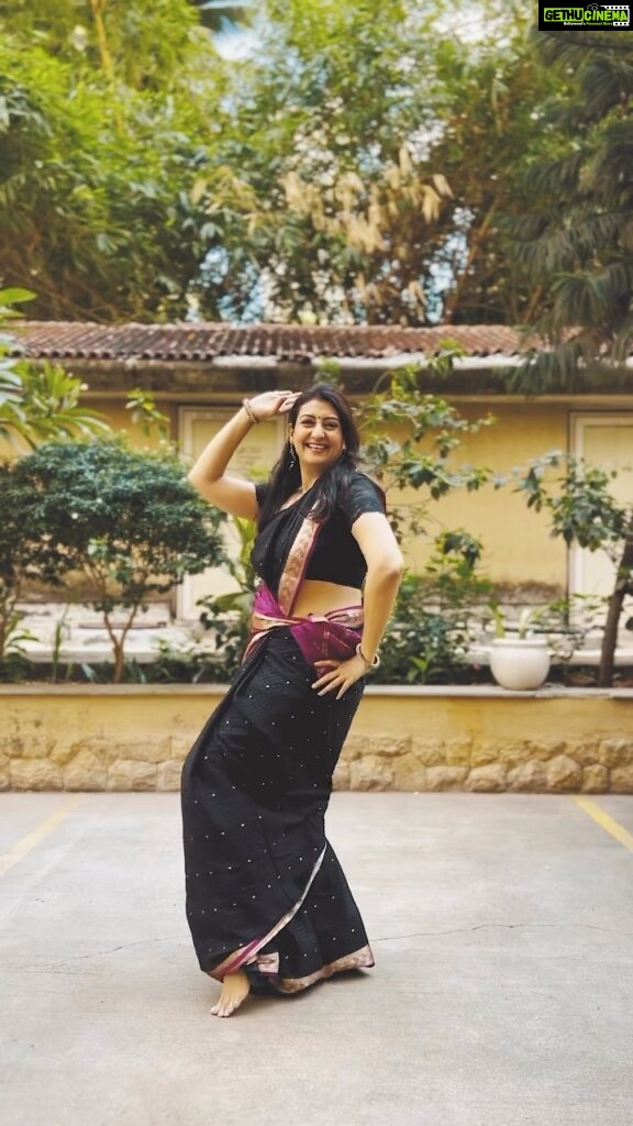 Juhi Parmar Instagram - Pyjamas or a saree, an Indian woman can don it all and with it make it look like so easy and remember she’ll be dancing between multiple tasks while doing it all.... #transitionreels #saree #sareelove #sareelover #dancereels #dance #reels #reelsinstagram #reelsvideo #reelitfeelit #reelkarofeelkaro