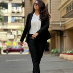 Juhi Parmar Instagram – There shall never be any blues where there is confidence!  Seize the day and watch it become yours!  #NoTuesdayBlues #IfICanYouCan #confidence #unstoppable #believer #dontquit #motivation #lookforward
