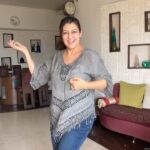 Juhi Parmar Instagram – When you don’t want to work out.. dance works out for the best. Fun n exercise both together..One of the most evergreen songs combined with modern beats and some more dancing that I love ❤️

#dancelove #danecelover #dance #RetroWithJuhi #dancereels #fun #reels #reelsinstagram #reelsvideo #reelsvideo #reelsindia #reelitfeelit