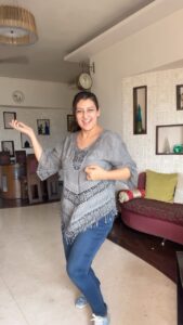 Juhi Parmar Instagram - When you don’t want to work out.. dance works out for the best. Fun n exercise both together..One of the most evergreen songs combined with modern beats and some more dancing that I love ❤️ #dancelove #danecelover #dance #RetroWithJuhi #dancereels #fun #reels #reelsinstagram #reelsvideo #reelsvideo #reelsindia #reelitfeelit
