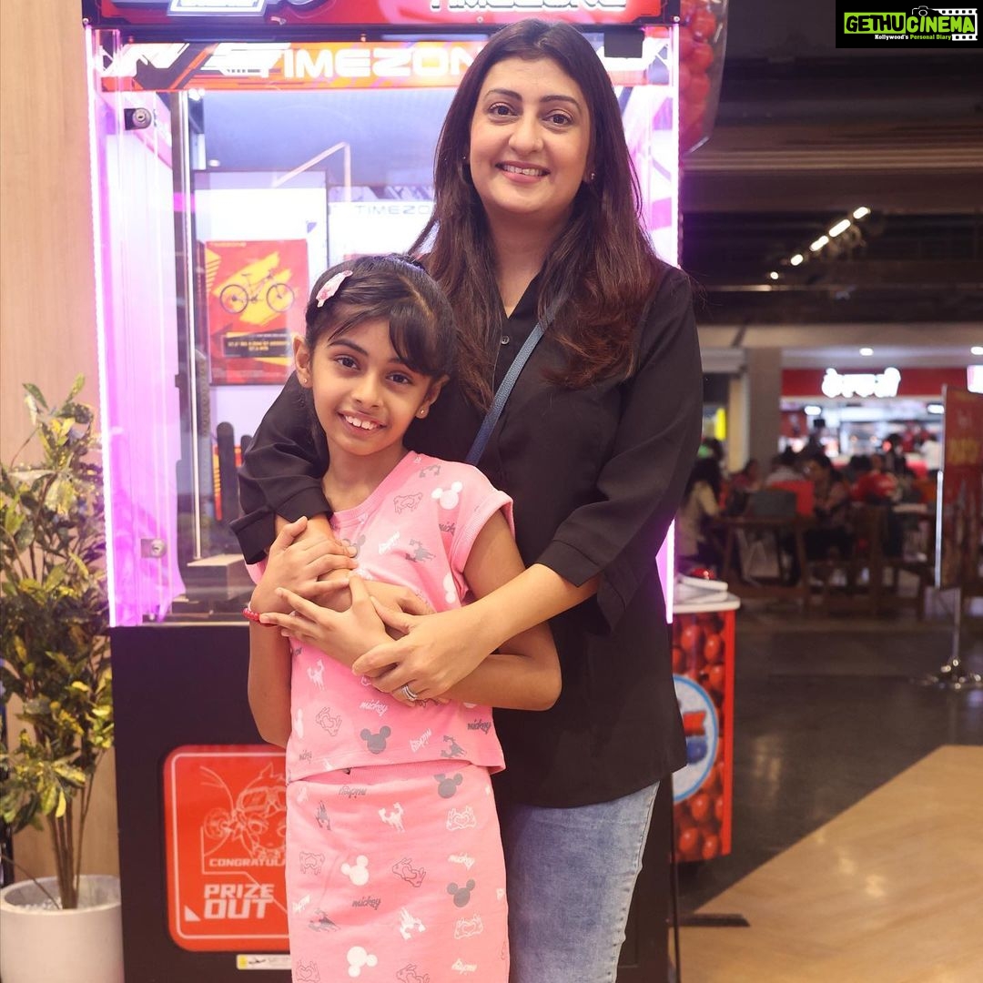 Juhi Parmar Instagram - It may not be Mother’s Day, but I still think it’s a perfect day to celebrate you Mumma..Since the time I remember I have seen you playing both the roles and doing everything that a Father does. From fulfilling every wish of mine to being there for me to fall back on whenever I need. From unconditional love and care of a Mother to giving support and strength of a Father. I have got it all from YOU. Just like these pictures, I know that you are always standing right beside me through the course of life, being my pillar of strength! Happy Father’s Day Mumma! I Love You ❤️ #fathersday #fatherdaughter #strong #unconditionallove