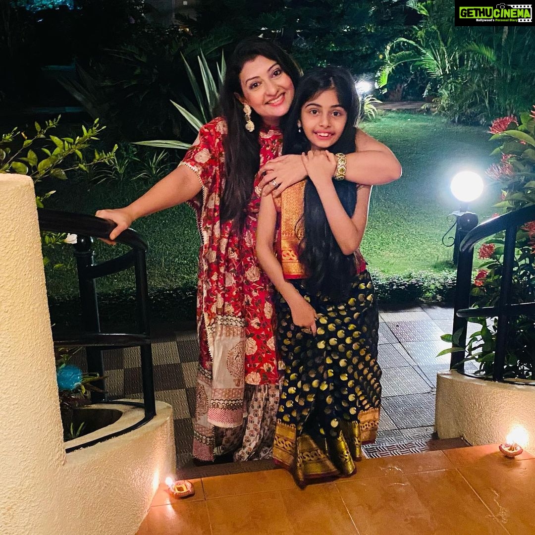 Juhi Parmar Instagram - It may not be Mother’s Day, but I still think it’s a perfect day to celebrate you Mumma..Since the time I remember I have seen you playing both the roles and doing everything that a Father does. From fulfilling every wish of mine to being there for me to fall back on whenever I need. From unconditional love and care of a Mother to giving support and strength of a Father. I have got it all from YOU. Just like these pictures, I know that you are always standing right beside me through the course of life, being my pillar of strength! Happy Father’s Day Mumma! I Love You ❤️ #fathersday #fatherdaughter #strong #unconditionallove