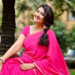 Juhi Parmar Instagram – There is some special kind of beauty in sarees.. They just bring out the best in you. 
#sareelove #saree #sareelover #indian #indianlook