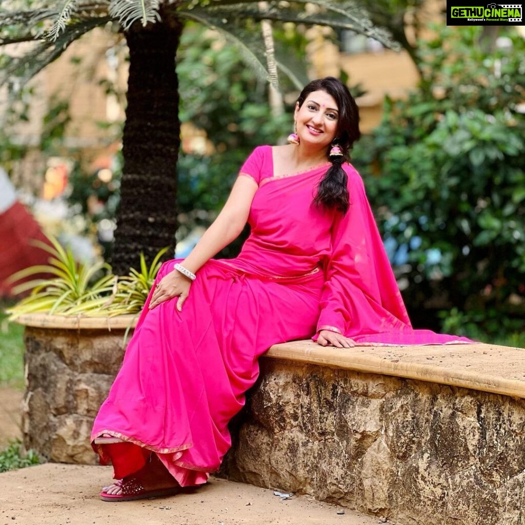 Juhi Parmar Instagram - There is some special kind of beauty in sarees.. They just bring out the best in you. #sareelove #saree #sareelover #indian #indianlook