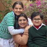 Juhi Parmar Instagram - Neerja and her two littloos.. After all the khatti mithi nok jhonk.. pyaar bhare moments dil jeet hi lete hain . Ye hi to hoti hai FAMILY ❤️ #yehmerifamily #yehmerifamilyonamazonminitv #familytime #family #familylife #familylove #love