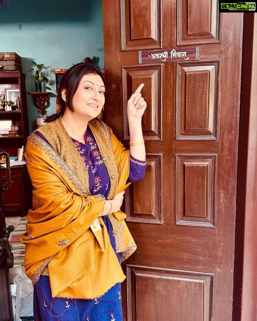 Juhi Parmar Instagram - Welcome to a new story, a new world and a new flavour of entertainment. I am back on screen and this time the platform is new, it’s a new avatar but the butterflies in my stomach are the same, dancing just like before any new release. Can’t wait to entertain all of you again and this time as Neerja. Meet her on 19th May @amazonminitv in the new season of Yeh Meri Family #ott #yehmerifamily #new #entertainment #excited