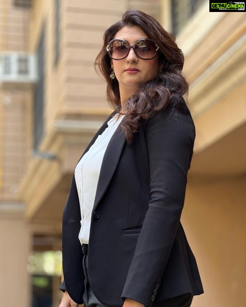 Juhi Parmar Instagram - There shall never be any blues where there is confidence! Seize the day and watch it become yours! #NoTuesdayBlues #IfICanYouCan #confidence #unstoppable #believer #dontquit #motivation #lookforward