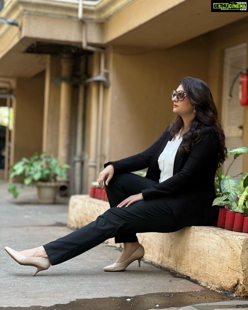 Juhi Parmar Instagram - There shall never be any blues where there is confidence! Seize the day and watch it become yours! #NoTuesdayBlues #IfICanYouCan #confidence #unstoppable #believer #dontquit #motivation #lookforward