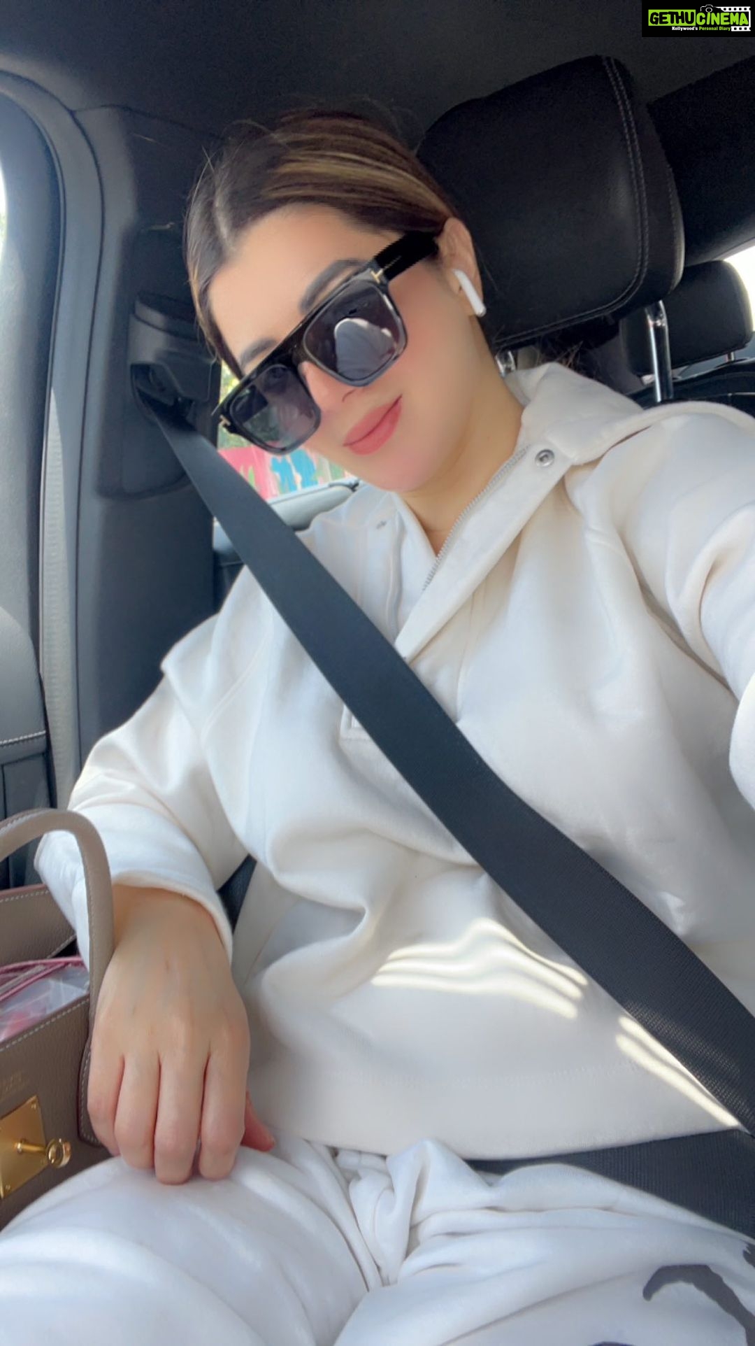 Kainaat Arora Instagram - Had a fantastic Show Last Night .. . Until thn ✈️✈️ . Thank you #Delhi For Always So Welcoming . . #kainaatarora #kainaataroraupdates #kainaat_arora #onwards ✈️✈️✈️ . Talent manager : #Priyankshah @business.manager_kainaat New Delhi
