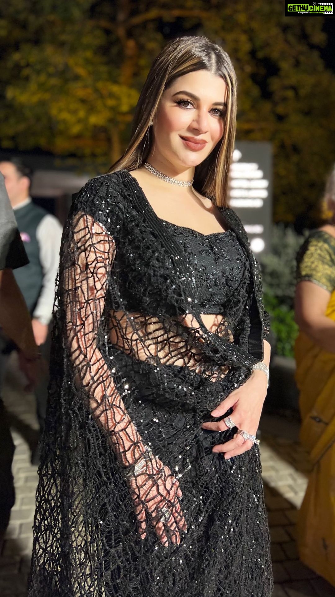 Kainaat Arora Instagram - Glimpse Frm The #Appearance in The #Mountains of #uttrakhand .. . #Guptas&Seths . Designer : @rabaniandrakha_official Managed by : @business.manager_kainaat Manager : ( Priyank shah ) . . Special Thanks To #Sanjaygupta ji & family & #Nitin,Nikhil& Rohit for all the love π . Gratitude π #WeddingBash #cekebrityGuestAppearance #Dehradun #WorkStories #Workfiles #Appearance #RichFatWedding #Kainaatarora #kainaataroraupdates #kainaatarorafans #kainaat_arora Hyatt Regency Dehradun