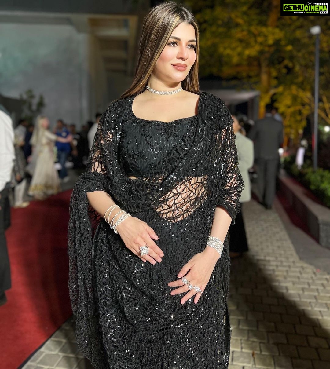 Kainaat Arora Instagram - Last night Scenes .. . #Guptas&Seths . Designer : @rabaniandrakha_official Managed by : @business.manager_kainaat Manager : ( Priyank shah ) Thank u #nitinArora & #Rohit for all the love . Special Thanks To #Sanjaygupta ji & family . Gratitude π #WeddingBash #cekebrityGuestAppearance #Dehradun #WorkStories #Workfiles #Appearance #RichFatWedding #Kainaatarora #kainaataroraupdates #kainaatarorafans #kainaat_arora Hyatt Regency Dehradun