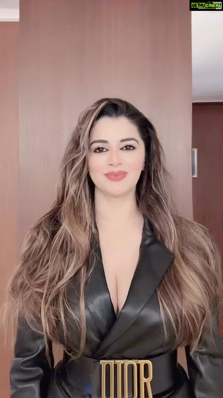 Kainaat Arora Instagram - See you #Kurukshetra Tmrw at The Business leadership Awards 🙏🙏🙏 . . #ChiefGuest . . #WorkStories #WorkScenes #kainaatarora #OnTheMove . Talent manager ( @business.manager_kainaat
