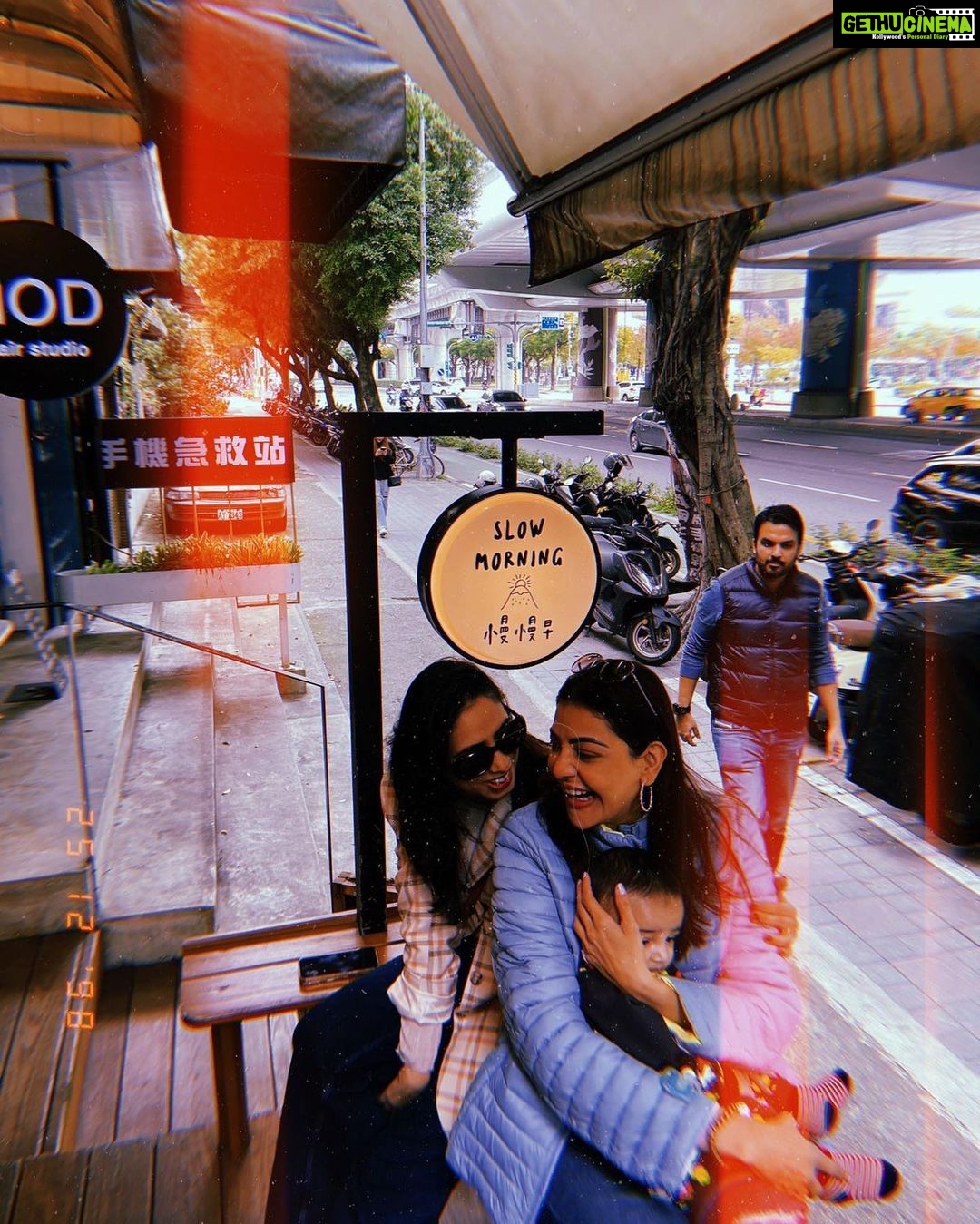 Kajal Aggarwal Instagram - #makingmemories #capturingmoments #bestfriendslikefamily #carefreelaughter #neilkitchlu 凱菲屋 Cafe