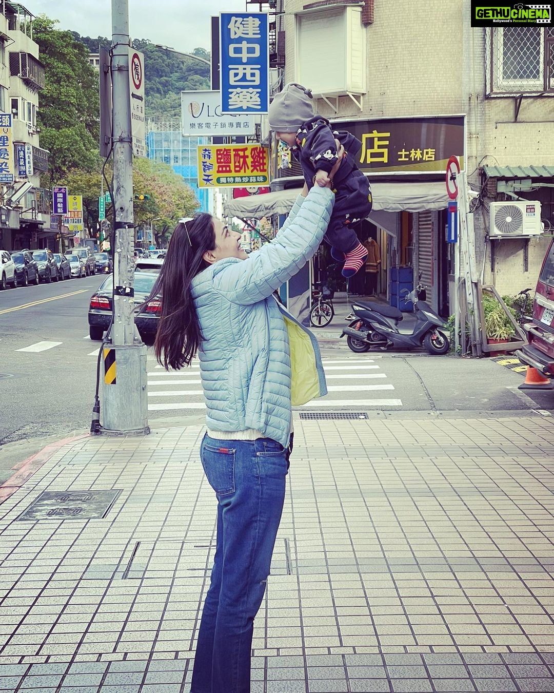 Kajal Aggarwal Instagram - Letting our hearts fly 慢慢早 Slow Morning