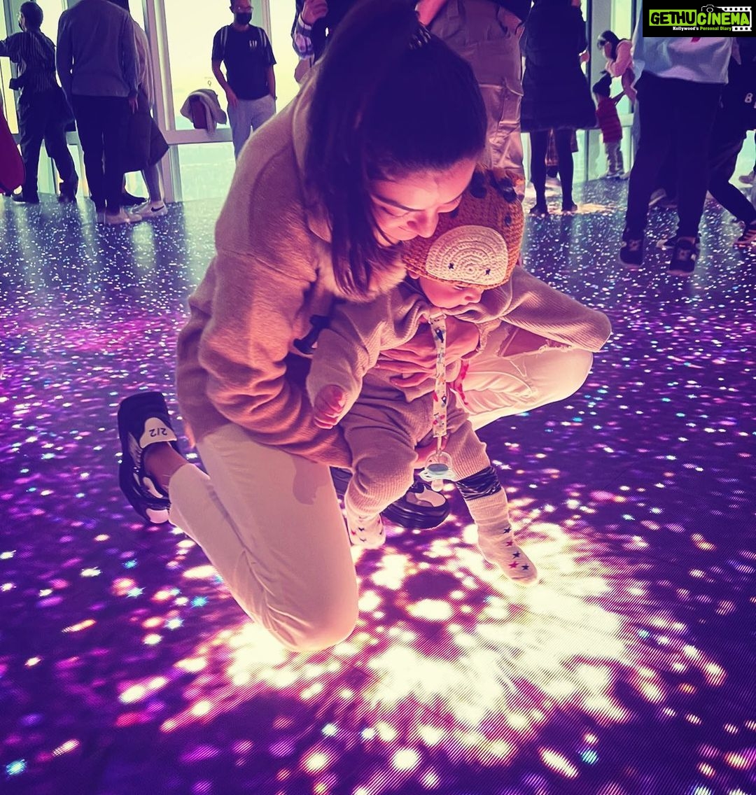 Kajal Aggarwal Instagram - #NeilKitchlu creating magic in every step 😻 TAIPEI 101 MALL 台北 101 購物中心