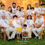 Kajal Aggarwal Instagram - La familia of #mronederful 😍❤️ @kitchlug @nishaaggarwal @mastkarandar @vinayagg2060 @suman.agg09 @enkay_65 @gauriknayar @dheerakitchlu @nitin_nayar #ishaanvalecha #kabirnayar #nadianayar @neil_kitchlu T-shirts: @mustiqodesigns PR: @aaayeshamehta pic wonderfully shot by @mommyshotsbyamrita #mr❤nederful