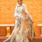 Kajal Aggarwal Instagram - @nmacc.india #nmaccgala day2 Styled by @asthasharma @wardrobist Assisted by @nidasshah @muskaanmatta Photography @craftingemotions Wearing my favourite @anamikakhanna Jewelry @kaj.finejewellery Bag @judithleiberindia Hair and makeup - @vishalcharanmakeuphair IHair by @sairaj_hair