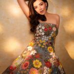 Kajal Aggarwal Instagram - Such a fun shoot with my fabulous sister @nishaaggarwal 😍😍 @azafashions @devanginishar @aparnabadlani ❤️