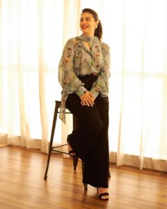 Kajol Instagram - In my moment ✨
.
#SalaamVenky #Promotions #ChristmasVibes