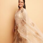 Kajol Instagram - होली त्योहार है रंगों का… मस्ती और मोहब्बत के ढंगों का… बुराई पे नेकी की जीत का… इंसानियत, शराफ़त और प्रीत का… तो आइए खेलें होली… बोलके प्रेम की बोली… होली की ढेर सारी शुभकामनाएँ… ❤️🧡💛💚💙💜🤍 #HappyHoli #Holi #Colours