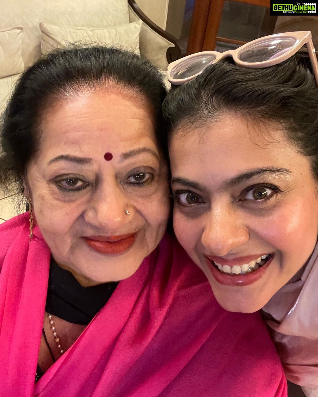 Kajol Instagram - First post of the new year is a recap of the last of the year.. to all my loved ones .. some really important ones aren’t in these pics but they know that I love them.. may blessings abound around to everyone.. #andthatsallfolks