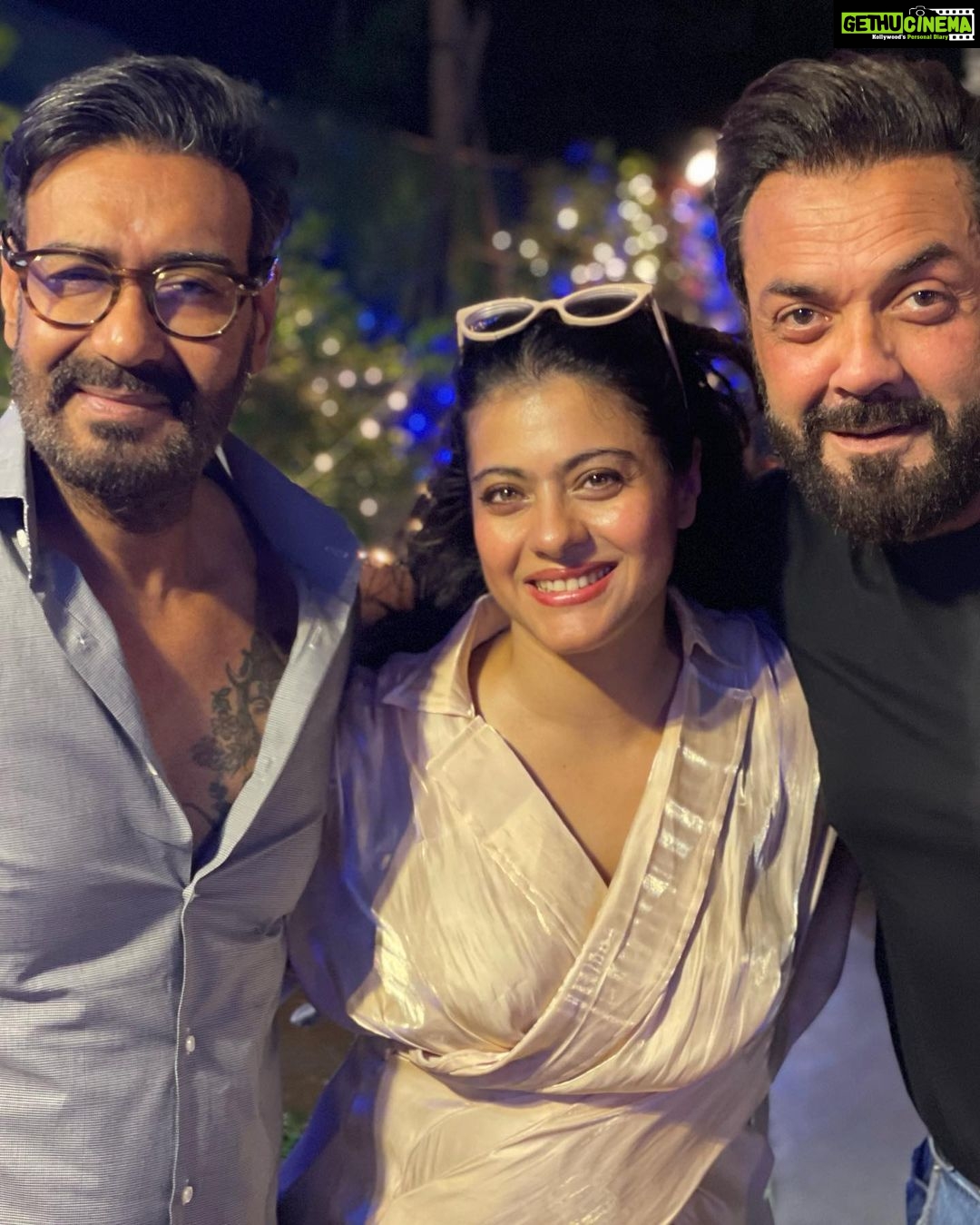 Kajol Instagram - First post of the new year is a recap of the last of the year.. to all my loved ones .. some really important ones aren’t in these pics but they know that I love them.. may blessings abound around to everyone.. #andthatsallfolks