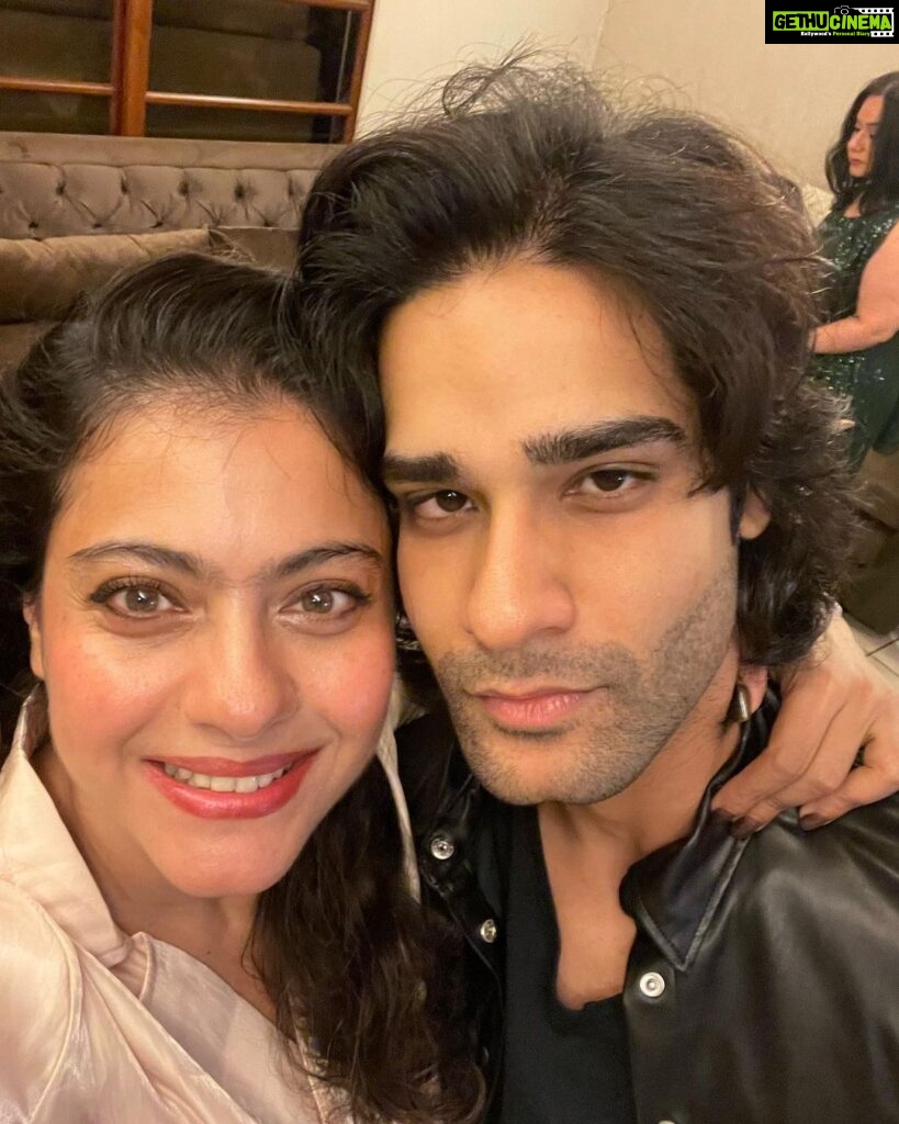 Kajol Instagram - First post of the new year is a recap of the last of the year.. to all my loved ones .. some really important ones aren’t in these pics but they know that I love them.. may blessings abound around to everyone.. #andthatsallfolks