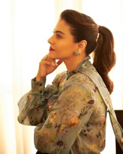 Kajol Instagram - In my moment ✨
.
#SalaamVenky #Promotions #ChristmasVibes