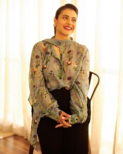 Kajol Instagram - In my moment ✨
.
#SalaamVenky #Promotions #ChristmasVibes