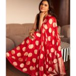 Kajol Instagram - Polka dotted retro feels.. everything felt more vivid then, what say? Think we felt more 😜 #StillInRed #RedForSalaamVenky #Promotions