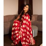 Kajol Instagram - Polka dotted retro feels.. everything felt more vivid then, what say? Think we felt more 😜 #StillInRed #RedForSalaamVenky #Promotions
