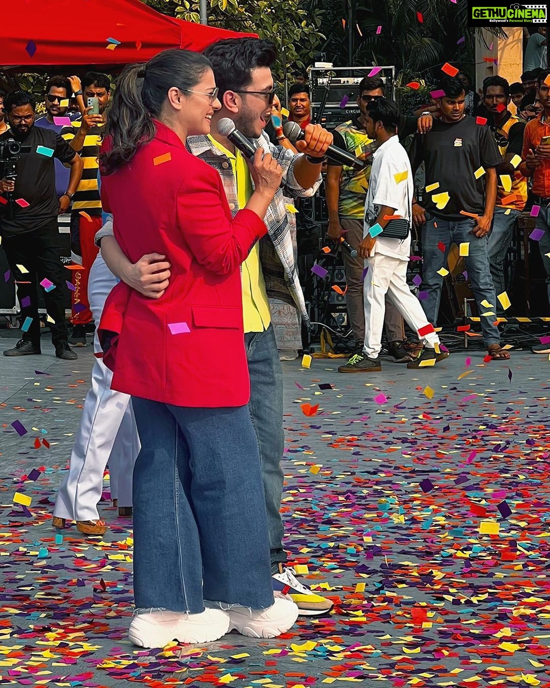 Kajol Instagram - Energy levels clocking at 100 on an early morning at Malad Masti. Loads of fun with these lovely people! ❤️ . #RedForSalaamVenky #SalaamVenky