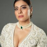 Kajol Instagram - Confidence is not only in the mind. It’s in the tilt of chin. It’s in the rebellion of the eyes. It’s the “I dare you“ in the way you hold yourself.. It’s the “I know I’m beautiful“ in the smile that makes it whole…. show me your confidence! ✨💯