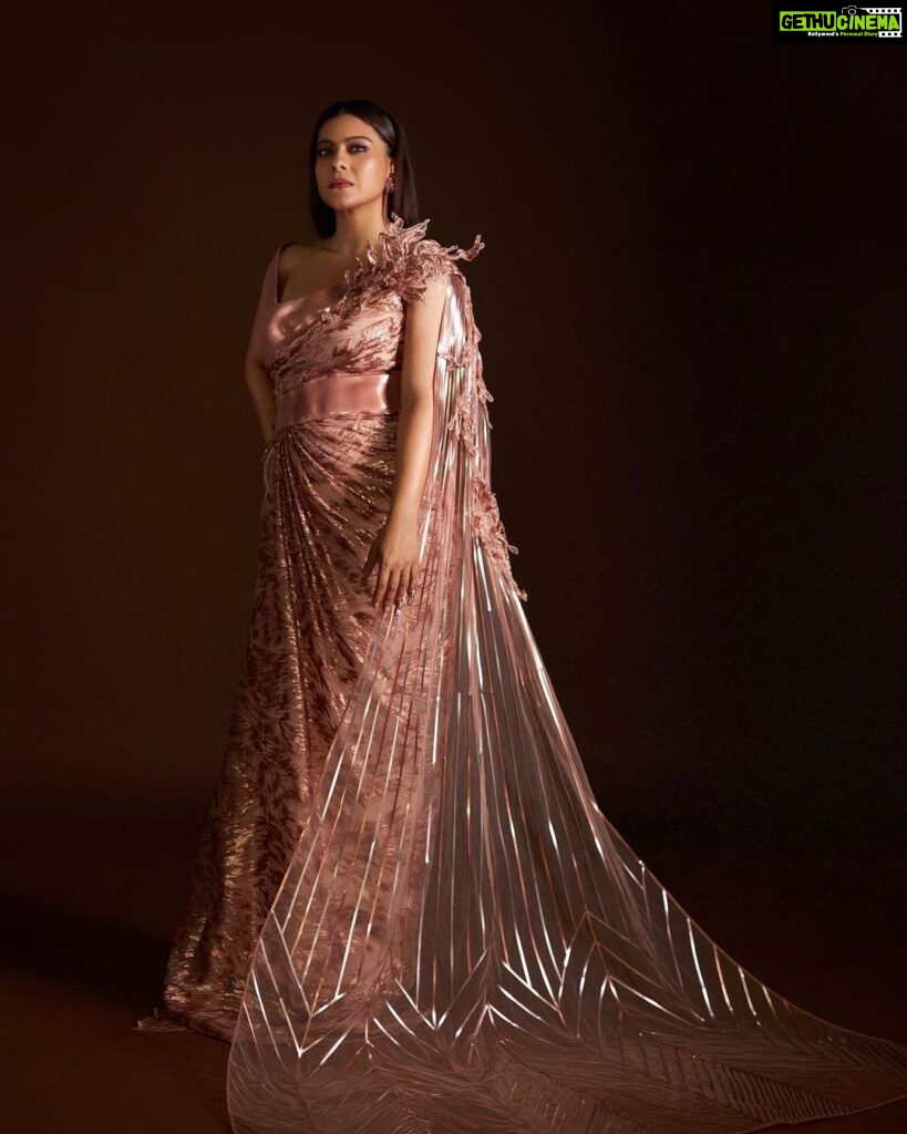 Kajol Instagram - Face the light always.. You are always where you are meant to be.. #helloawards #everythinginsync