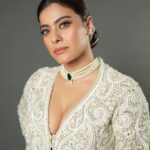 Kajol Instagram – Confidence is not only in the mind. It’s in the tilt of chin.
It’s in the rebellion of the eyes.
It’s the “I dare you“ in the way you hold yourself.. 
It’s the “I know I’m beautiful“ in the smile that makes it whole…. show me your confidence! ✨💯
