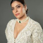 Kajol Instagram - Confidence is not only in the mind. It’s in the tilt of chin. It’s in the rebellion of the eyes. It’s the “I dare you“ in the way you hold yourself.. It’s the “I know I’m beautiful“ in the smile that makes it whole…. show me your confidence! ✨💯