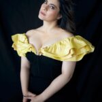 Kajol Instagram - Did you know that the bumble bee flying is against all the laws of physics? It flies because it believes it can. Be the bumble bee. 🐝 #BelieveIt #Fly #Dream #Hope Nobody can stop you! Stop listening to the traffic! 😇✨