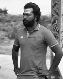 Kalaiyarasan Instagram - It’s a wrap of #Pettaikaali 
One of my fav looks 
Thanks @la.rajkumar anna @vetrimaaran_._ sir 
@ahatamil for this ❤️