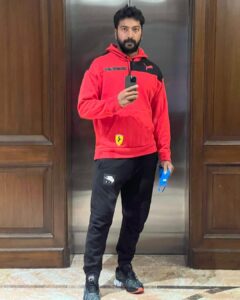 Kalaiyarasan Instagram - 🖤❤️