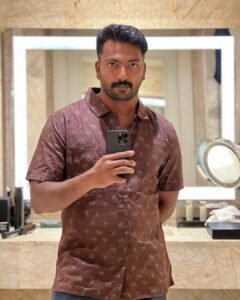 Kalaiyarasan Instagram - ❤️❤️
📸 @aadhavkannadhasan